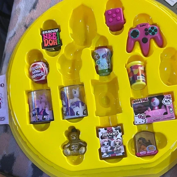 Whole lot of mini brand stuff - Picture 3 of 13